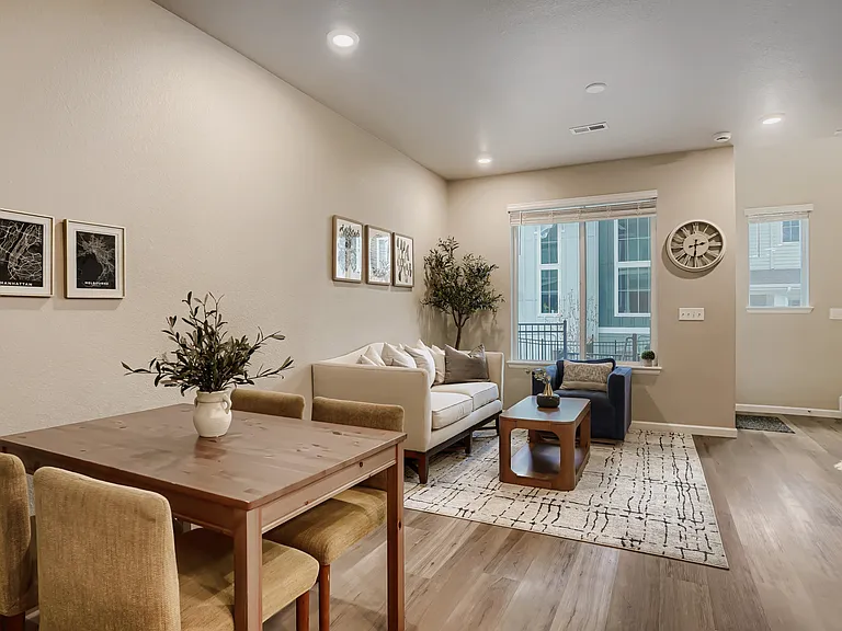 1909 S Poplar Ct — Photo 5