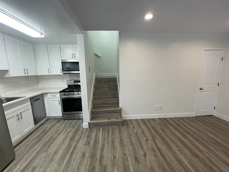 1037 Linden Ave #8 — Photo 12