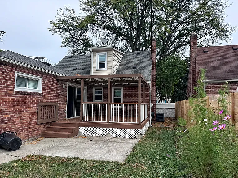 3023 N Alexander Ave — Photo 2