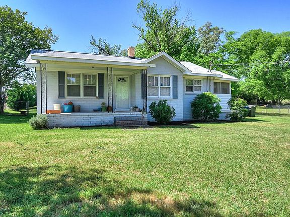 2nd image of 553 Peach Orchard Pl NW