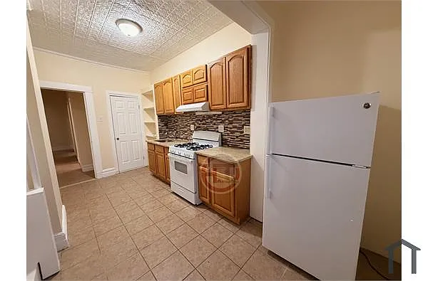 Building Photo - 853 Van Nest Ave #1