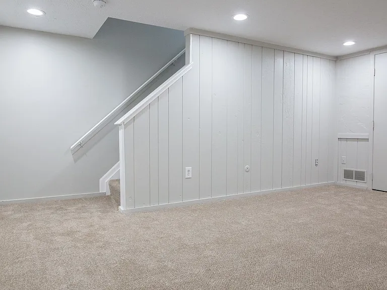 7778 Deercrest Ct — Photo 28