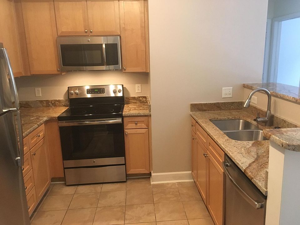 Beautiful newly-remodeled kitchen