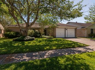 16811 Colony Bend Dr, Friendswood, TX 77546