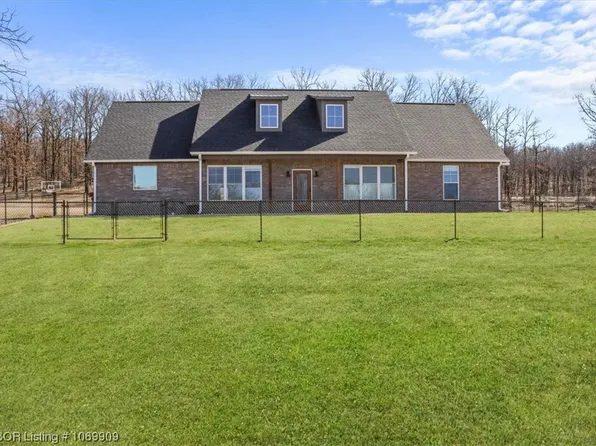 707 Smith St, Pocola, OK 74902