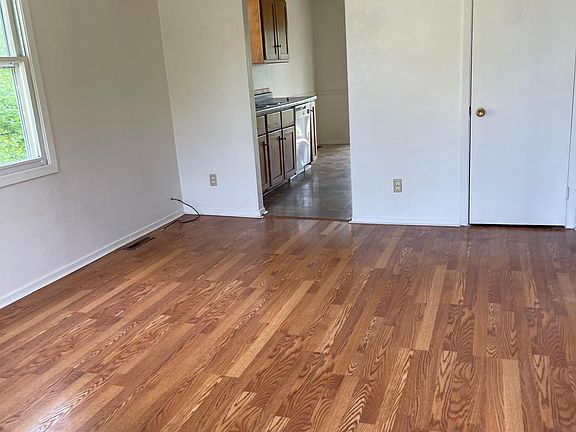 2nd image of 1406 E Elmhurst Ave