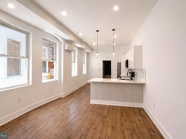 1240 W Allegheny Ave #1 — Photo 2