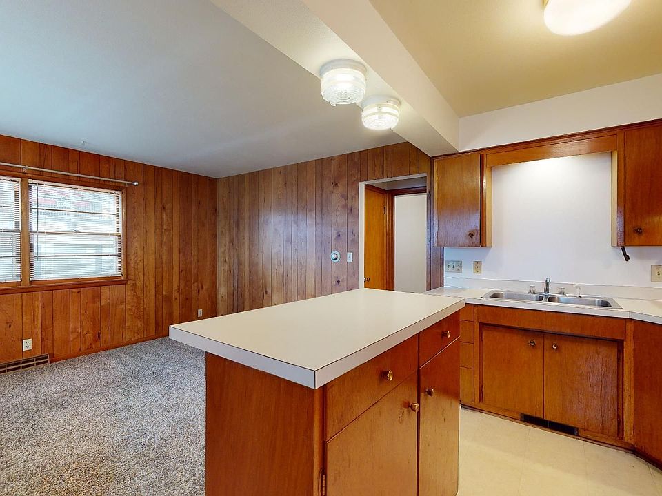 1st image of 210 Campus Ave Unit 6