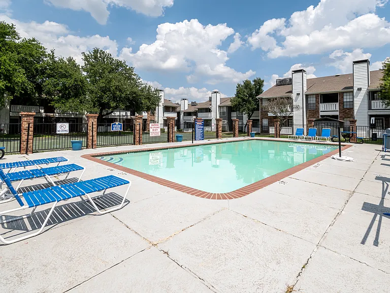 Crossings at Irving Apartments — Photo 11