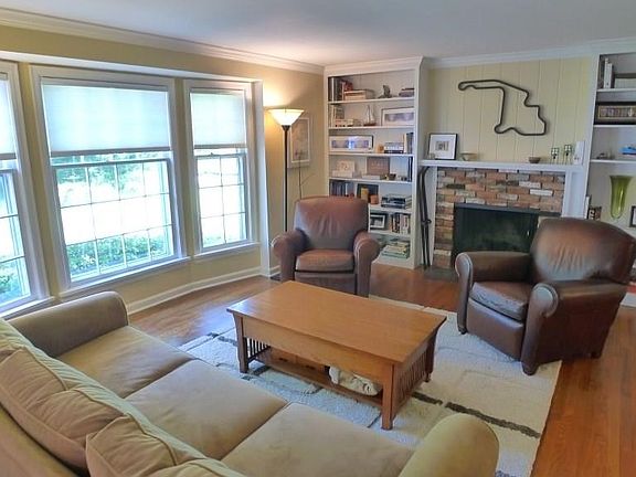 5th image of 22855 Fairmount Blvd