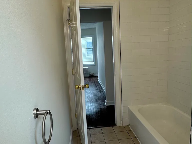 180 Howe Ave — Photo 20