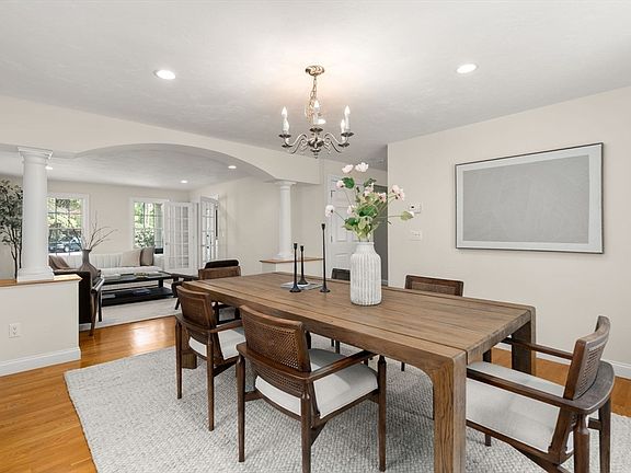 5th image of 7 Crest Cir