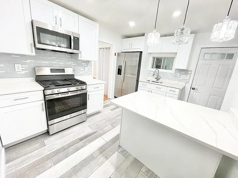 22 Clinton St #1 — Photo 1