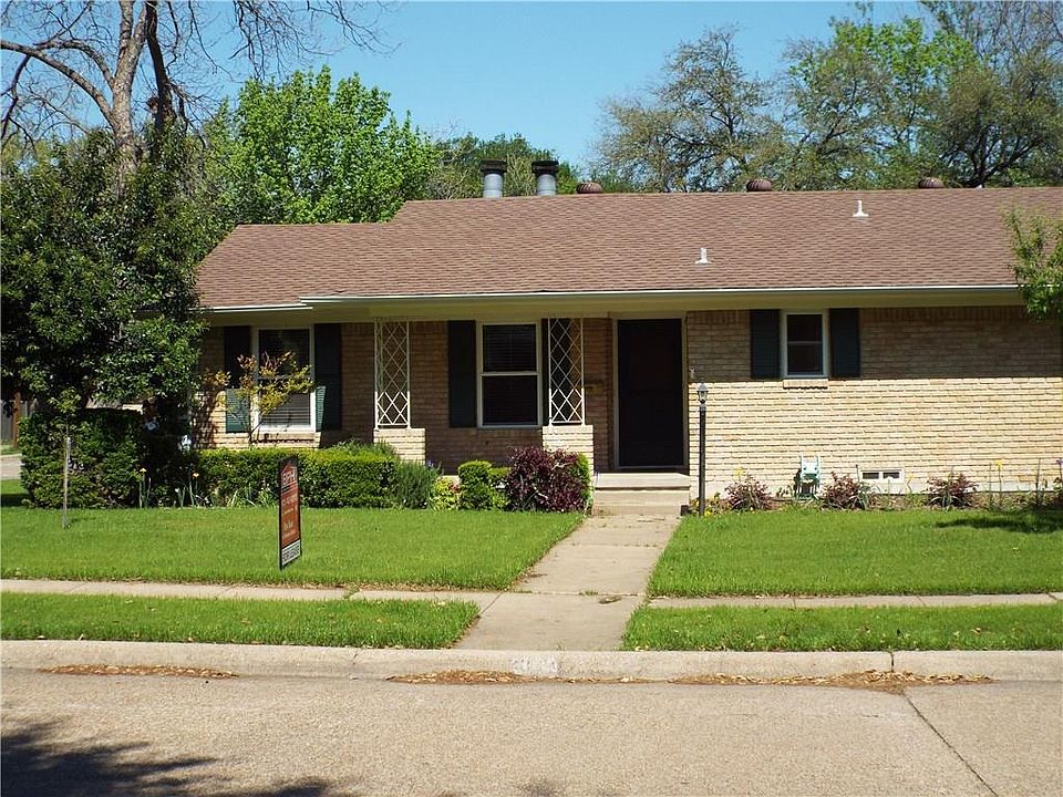 1st image of 3833 Douglas Dr
