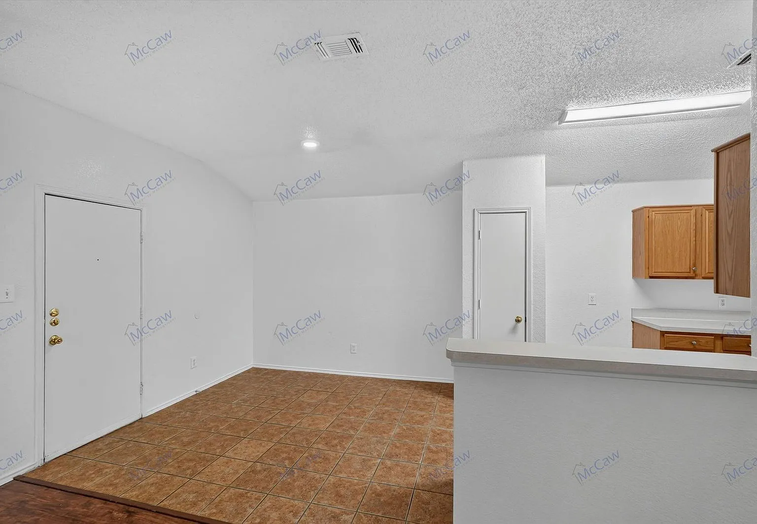 3 bed, 2.0 bath, 1182 sqft, $1,650 — Photo 2