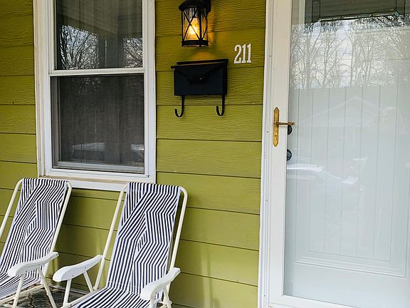 3rd image of 211 E Vermilya Ave