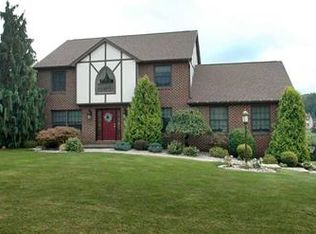 500 Donatello Dr, Irwin, PA 15642