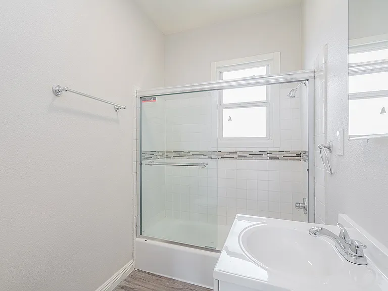 Carondelet Bathroom 2