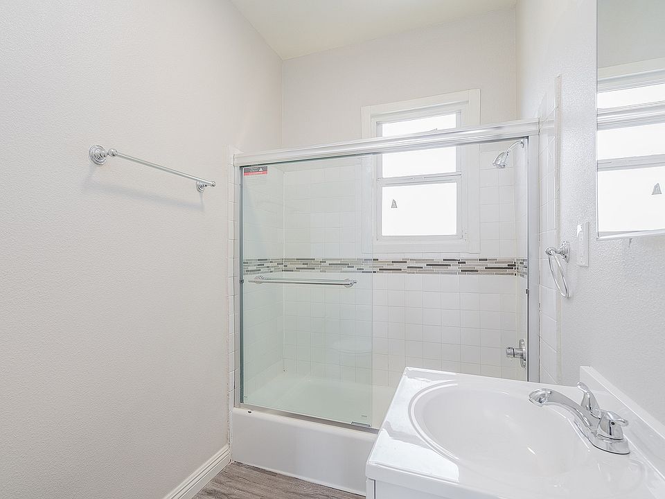 Carondelet Bathroom 2
