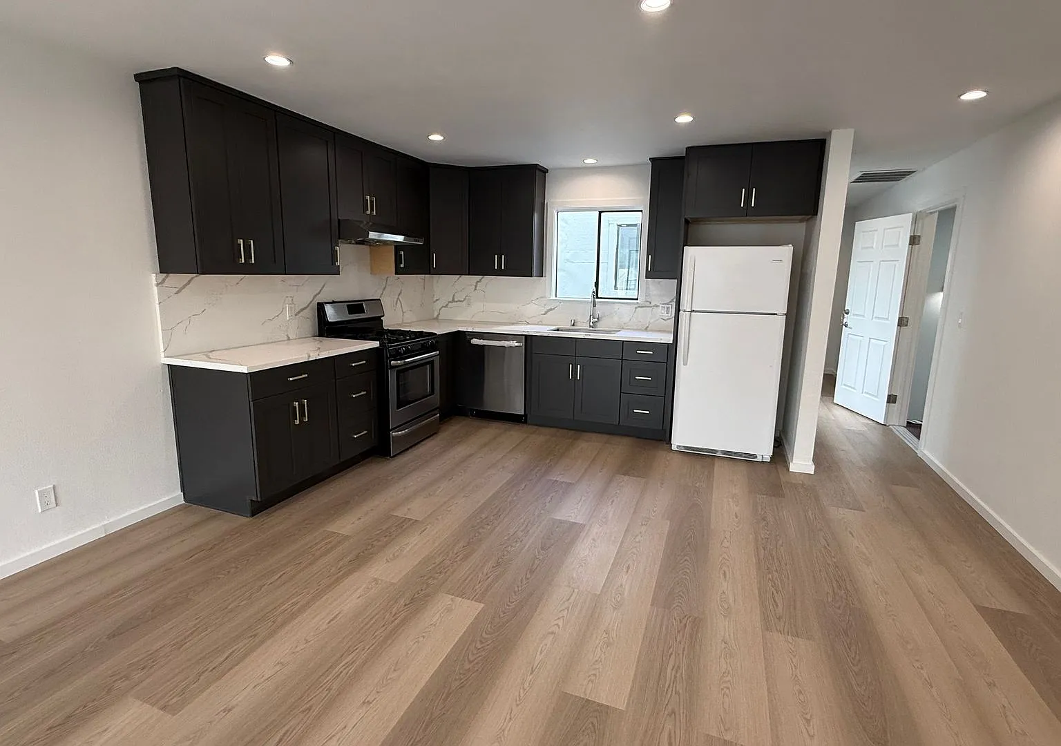 RC - 1630 Oakdale, Ave., San Francisco, CA, 94124 — Photo 4