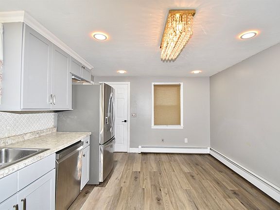 3rd image of 85 Orchard St