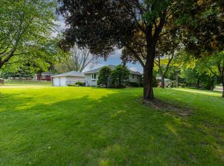 6943 Upper 5th St N, Oakdale, MN 55128