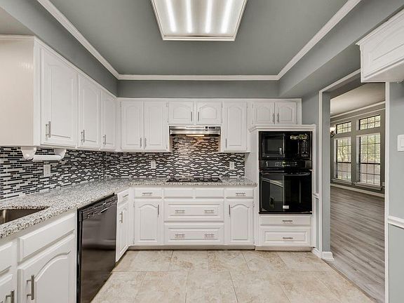 3rd image of 1308 Carver Ln