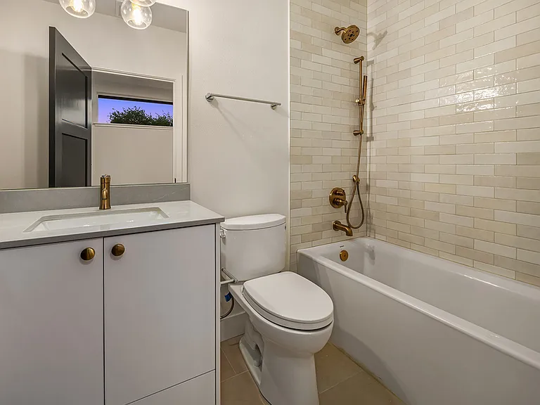 3606 Francis Ave N #B — Photo 7