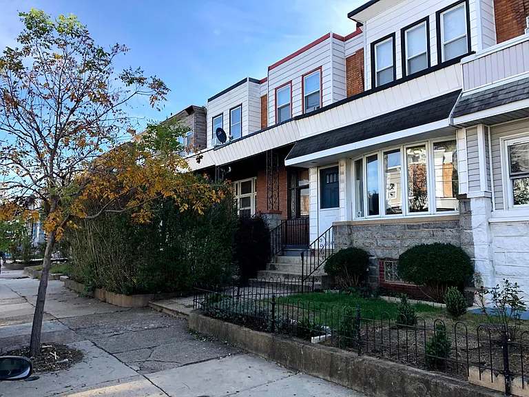 3347 Emerald St — Photo 2