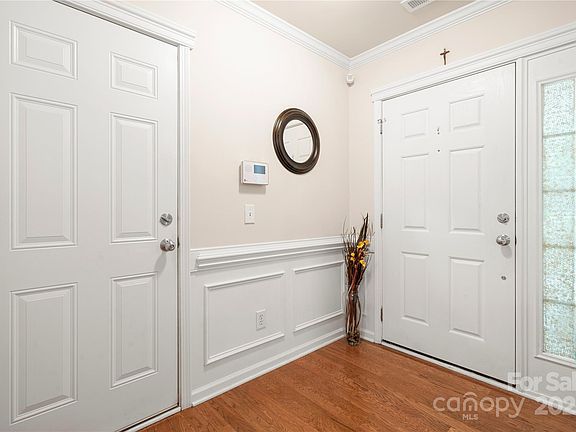 5th image of 5428 Colonial Garden Dr