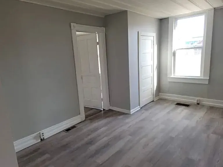1709 & 1711 Edison Ave — Photo 6