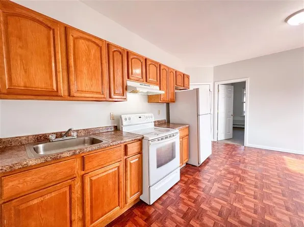 128 Nelson St #2E, Hartford, CT 06120