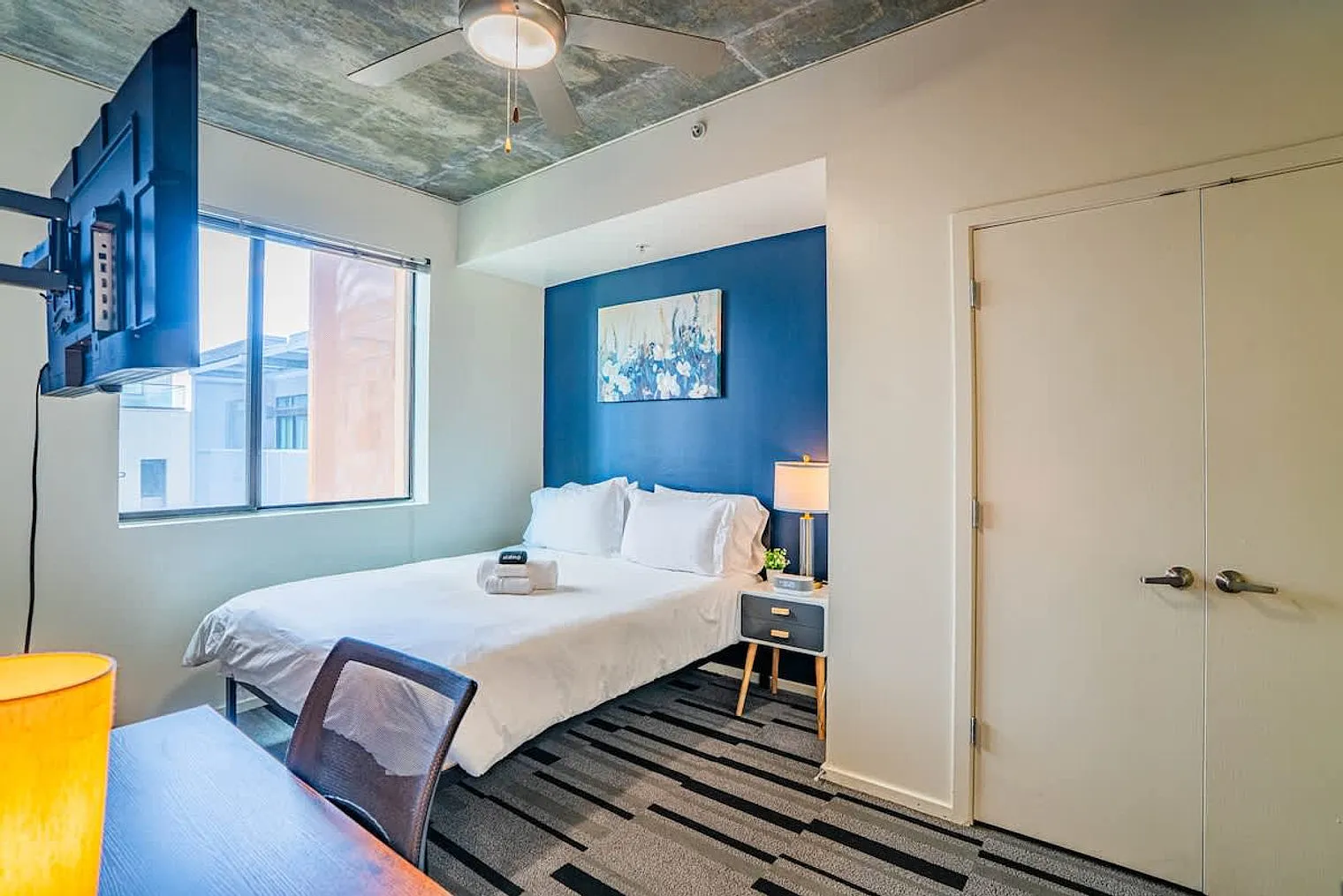 2 bed, 2.0 bath, 796 sqft, $2,448 — Photo 4