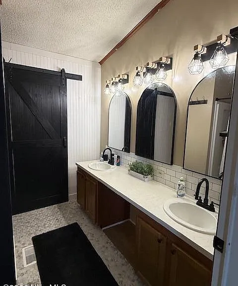 176 Old Fountain Rd — Photo 20
