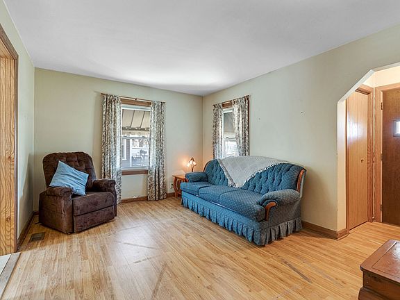 5th image of 10419 W Palmer Ave