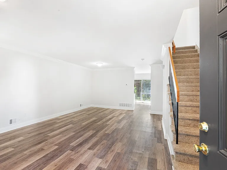 103 Orchard Meadows Dr — Photo 2