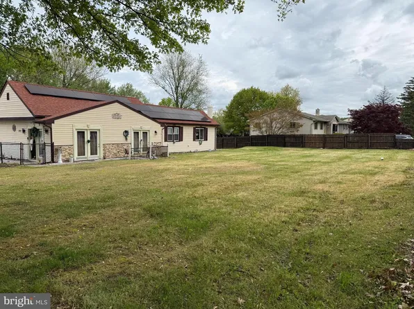 305 Lincoln Ave, Maple Shade, NJ 08052