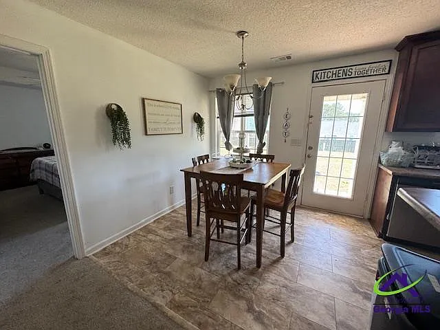3 bed, 2.0 bath, 1231 sqft, $1,600 — Photo 3