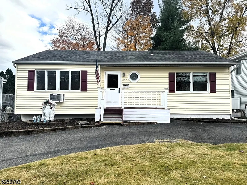 274 Halsey Rd photo 1