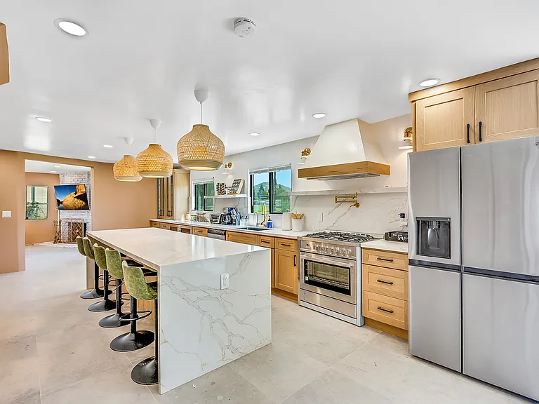 1080 River Dr — Photo 17