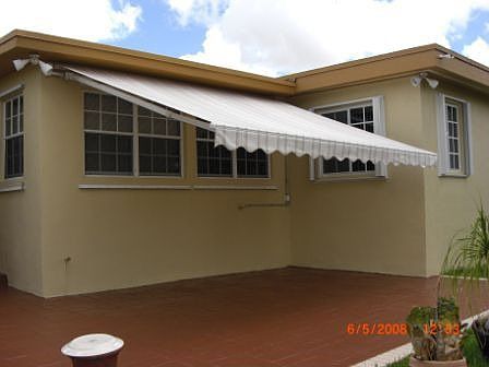 AUTO ROLL AWAY AWING