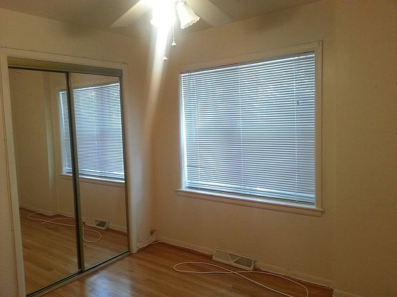 5th image of 3800 N Leavitt St
