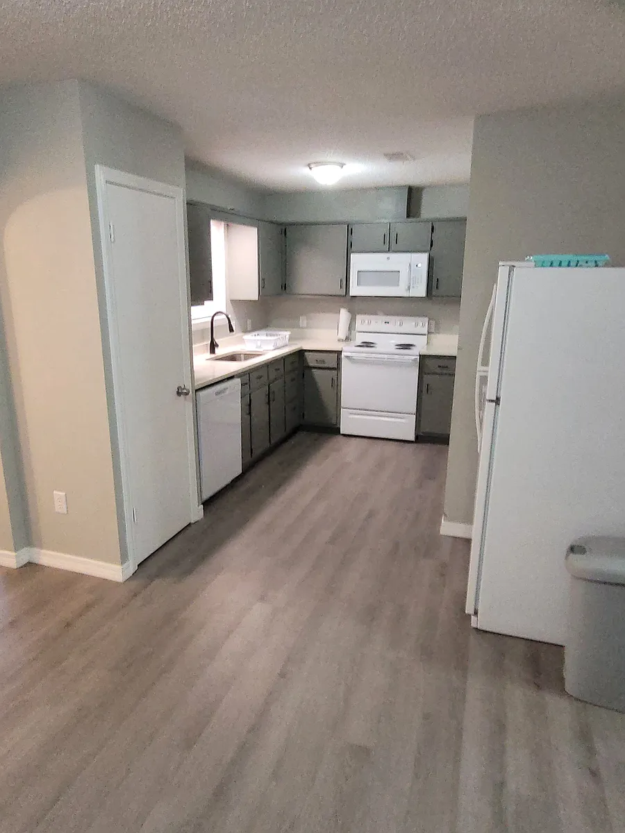 Building Photo - 8802 Pebble Brook Dr