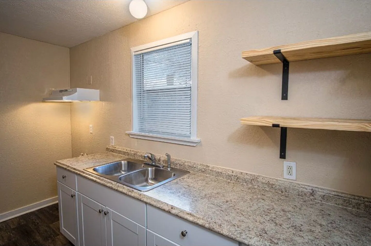 4109 S Presa — Photo 3