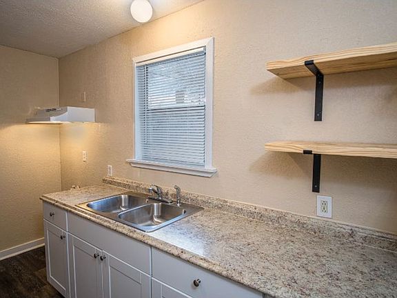 3rd image of 4109 S Presa St #3