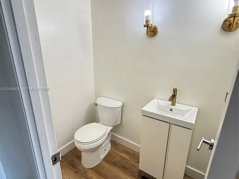2025 NE 164th St #318 — Photo 8