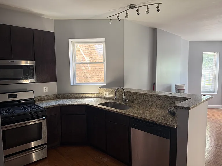 1003 N Sacramento Ave #1 — Photo 4