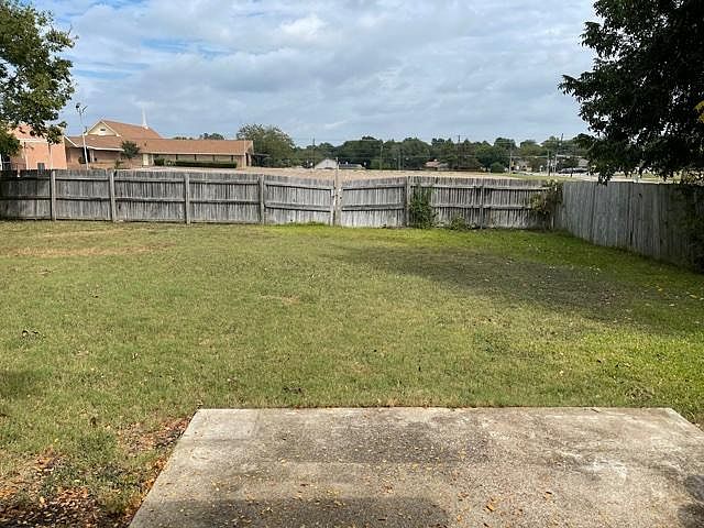 1st image of 3822 Williamsburg Dr