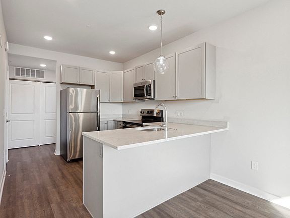 5th image of 1312 Grove St #2724581