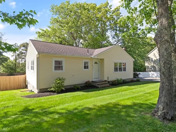 371 Franklin St, Reading, MA 01867